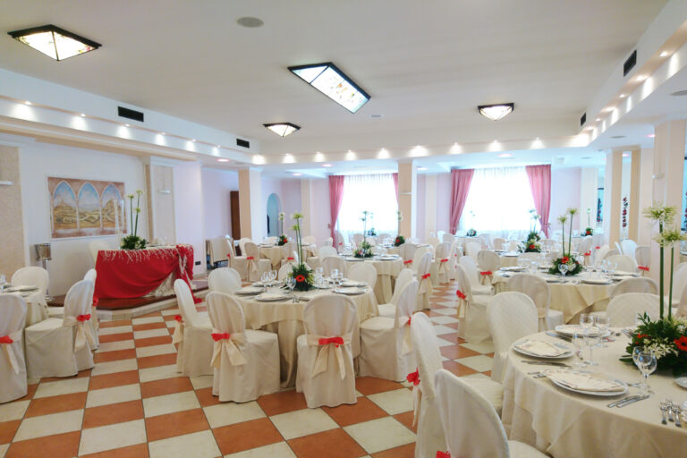 hotel-gaudio-sala-ricevimenti-addobbi-matrimonio-rosso